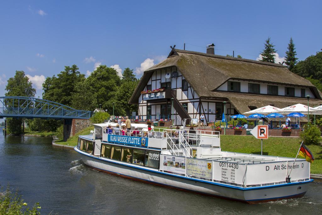 Hotel & Restaurant Lenzer Krug Malchow  Exteriör bild